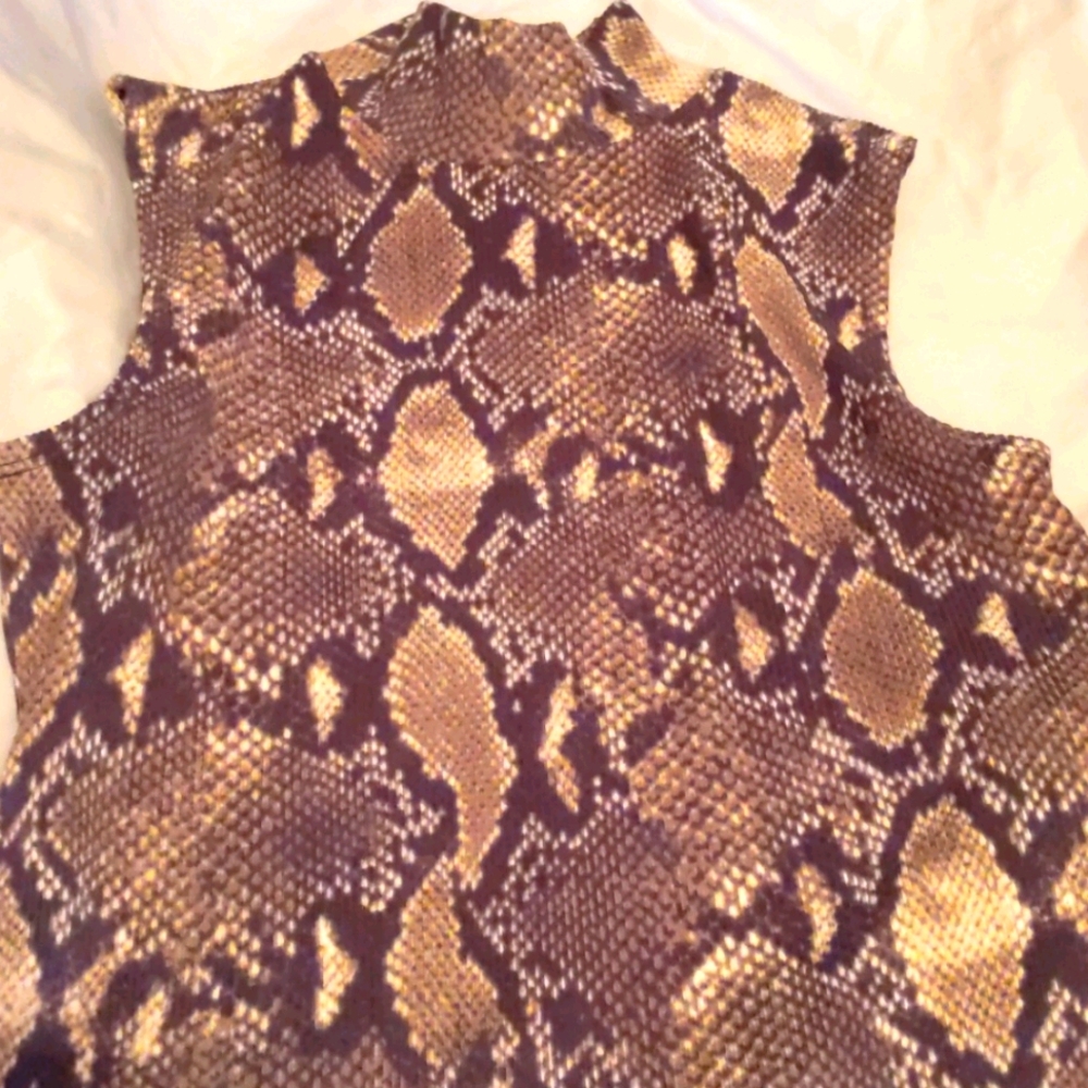 Snake design Boundaries Juniors' Mockneck